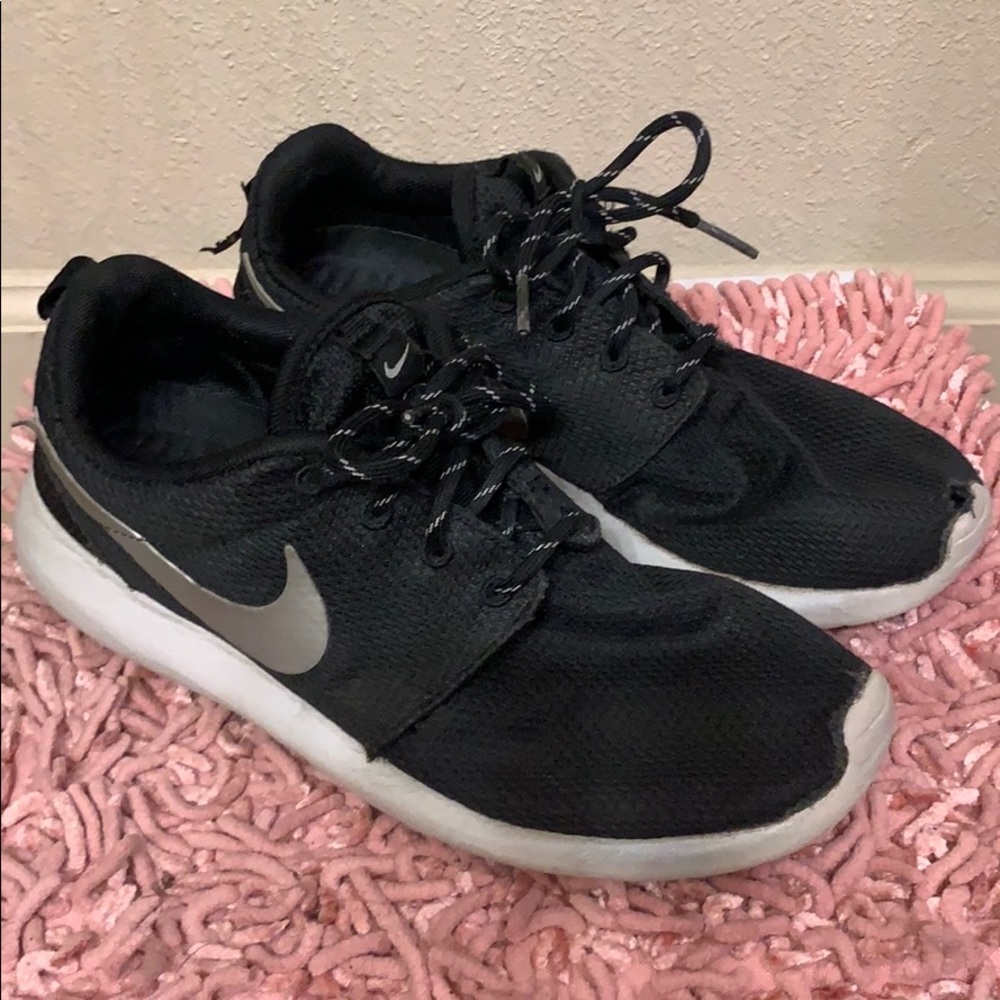 Black and White Nike Roshes w/ Grey Swoosh Detail